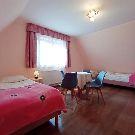 Rum i privatbostad Wynajem Pokoi Rancho *